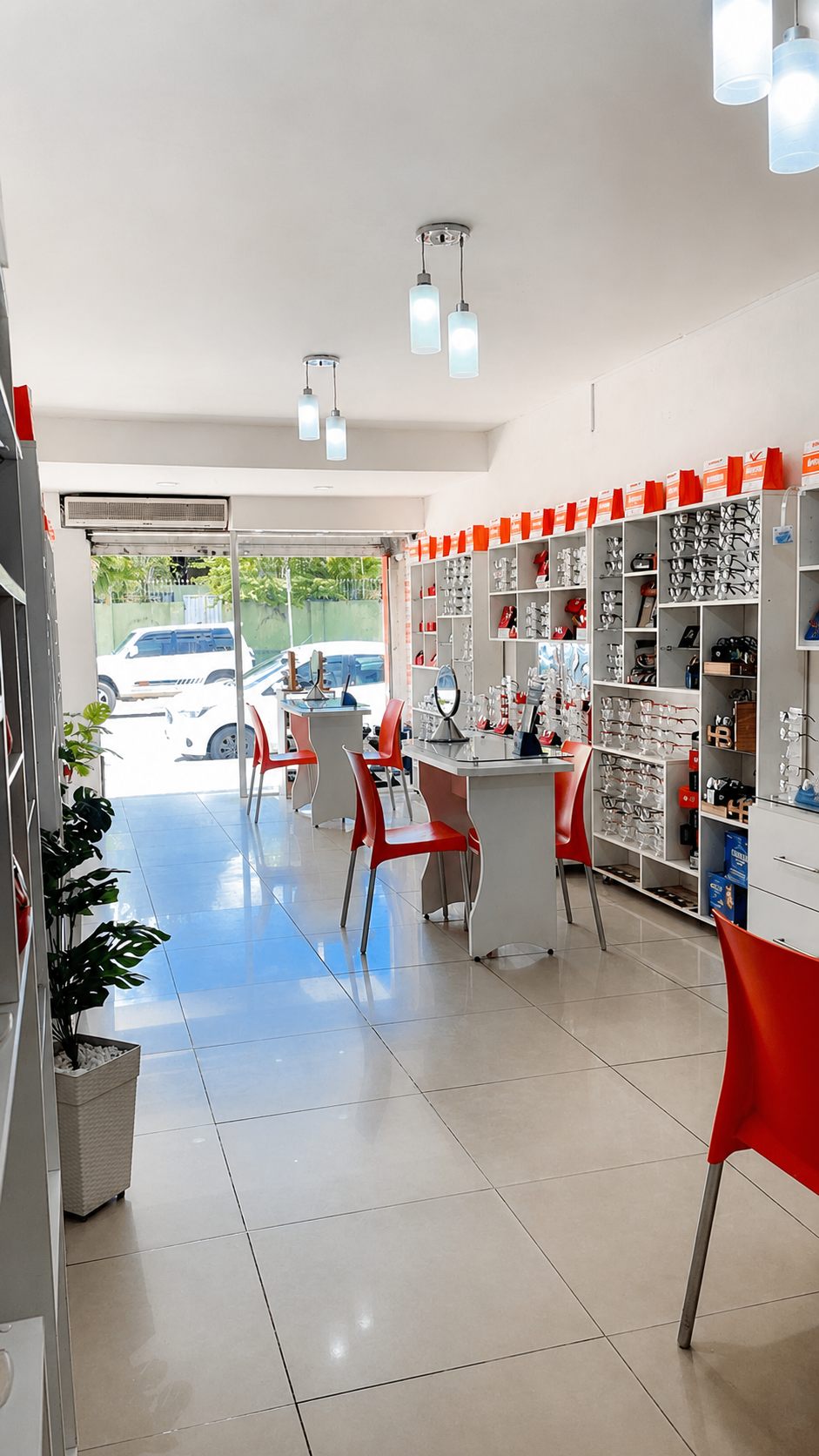 Interior da Ótica do Povo em Camaçari Bahia - área de atendimento personalizado